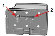 USB:n [1] ja muistikortin [2] liitännät sijaitsevat tässä. Muistikorttia (Secure Digital) käytetään Volvo CAN -tallentimen kanssa.