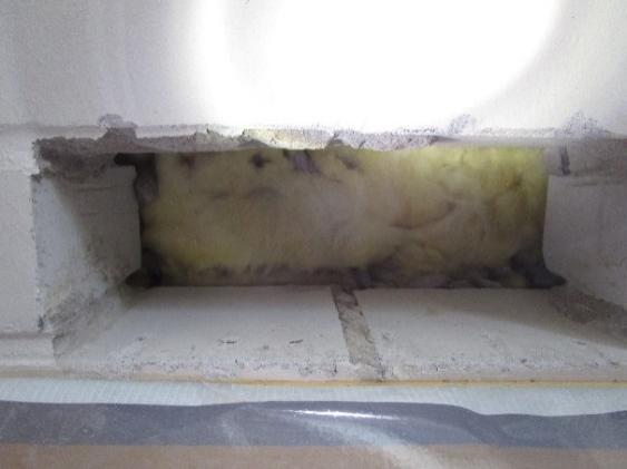 Rakenne poikkesi suunnitellusta siten, että lattialaudoituksen alla ei ollut tuuletusväliä ja koolauksen päällä ei ollut muovikelmua.