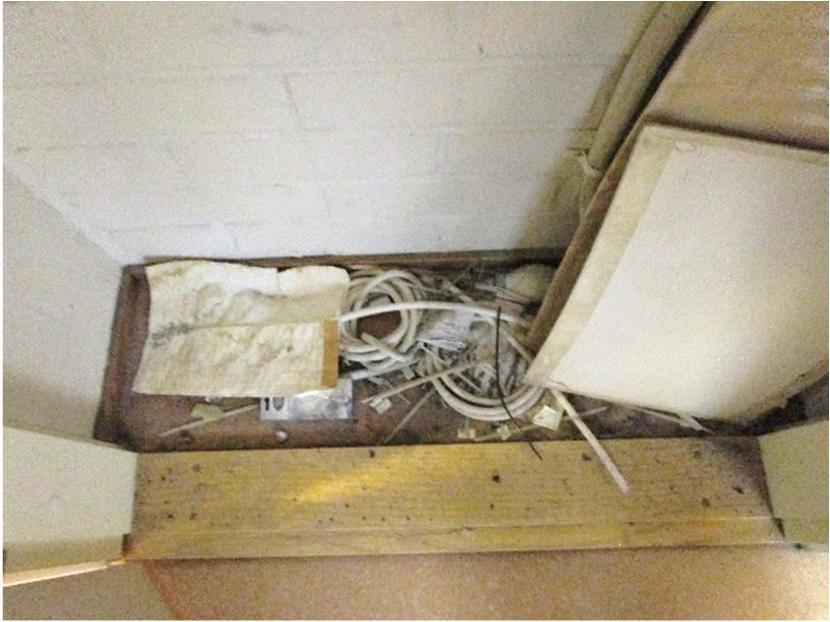 voivat viitata mikrobikasvuun materiaalissa. Kuva 29.