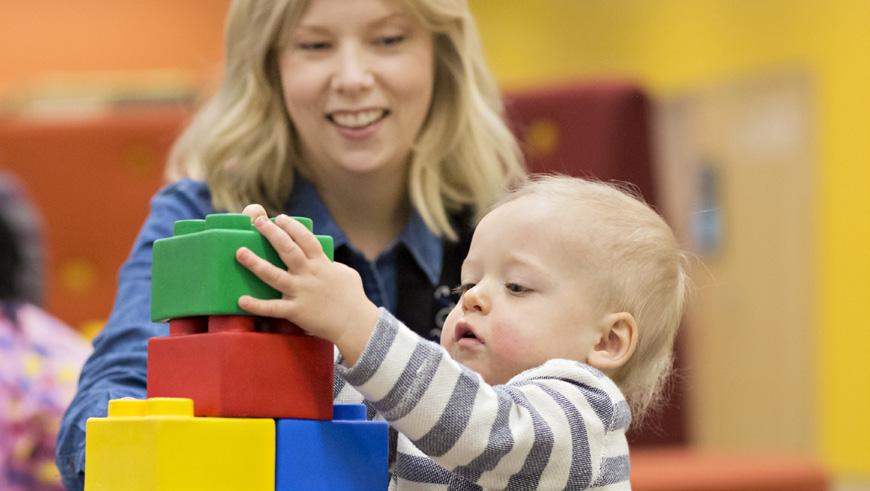 2 Ohjeet työkirjan täyttämiseen Mikä ihmeen perhekeskustoimintamalli työkirja on koottu kuntien työskentelyn tueksi.