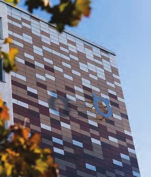 Taustatuulettuvan järjestelmän laattojen asennus onnistuu nopeasti ja tehokkaasti vaikka vanhojen rakenteiden päälle.