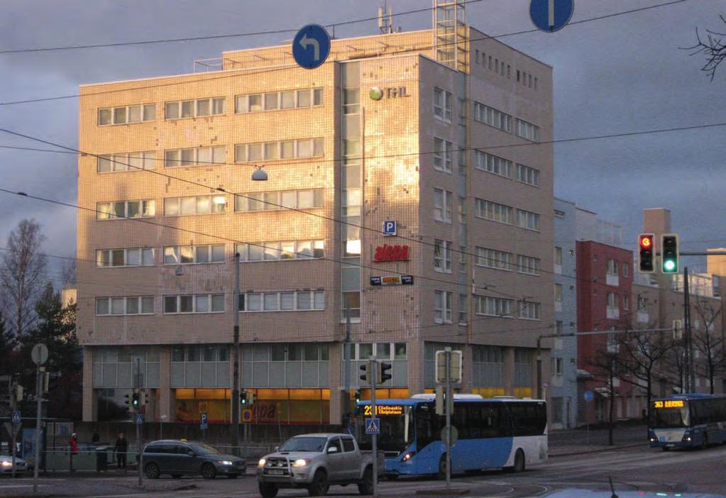 38 Keraamiset julkisivuratkaisut Keraamiset julkisivuratkaisut 39 Referenssejä: Mannerheimintie 170, Helsinki Kohde oli monien muiden 1980-luvun rakennusten tavoin verhoiltu