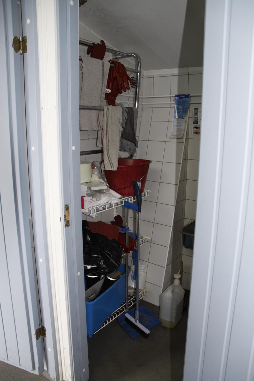 Siivousvälineet Siivousvälineitä säilytetään