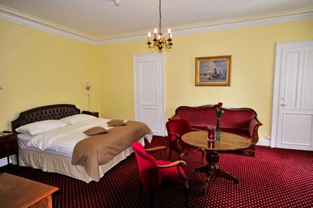 Hotelli J5 Hotels Helvetie / Montreux *** Historiallinen hotelli loistavalla paikalla aivan Montreux n keskustassa lähellä Geneve-järven