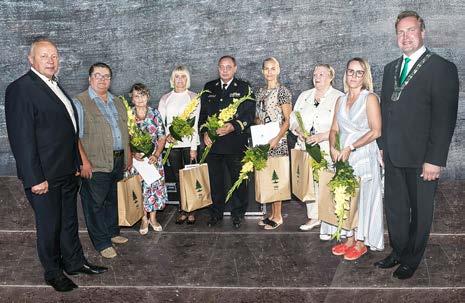 Sellele järgnes muusika-, käsitöö-, tantsu- ja kunstiprogramm Kesklinna pargis ning vanatehnika näitus Vabaduse platsil. Kesklinna pargis pakuti traditsiooniliselt maitsta suurt sünnipäevatorti.