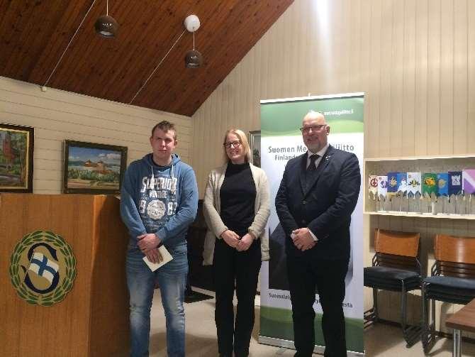 Metsästäjäliiton toiminnanjohtaja Heli Siitari oli paikalla kertomassa liiton toiminnasta ja liiton kannanotoista.