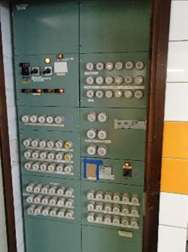 Kuntoarvio 26 (30) Kuva 3. Rakennuksen ryhmäkeskukset ovat pääosin vuodelta 1979 ja tulppavarokekeskuksia.