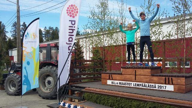 lempääläläiselle. Lisäksi jaettiin OmaSp maastocupin osallistumispalkinnot aktiivisesti osallistuneille.