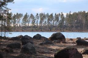 Ensitöikseni keittelin kahvit sekä laitoin takkaan tulet, kun tuvassa lämpöä vain alle 10 astetta.