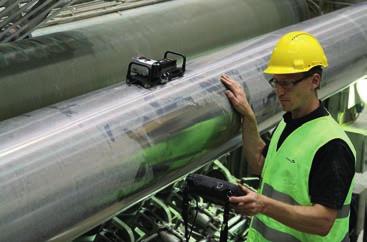 E975 varustukseen kuuluu uusi vallankumoksellinen laserlähetin sekä digitaalinen vesivaaka.
