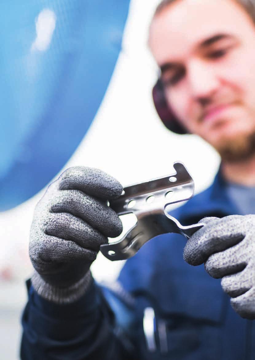 PYSTYTYSTARVIKKEET OTETTA TIUKASSAKIN PAIKASSA Laatukilven korkealuokkaiset kiinnittimet pitävät varmasti.