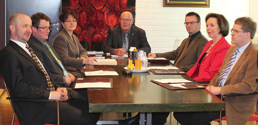 Kuvassa hallintoneuvoston puheenjohtaja Janne Näsi, hallituksen jäsen Altti Sillanpää, hallituksen sihteeri talouspäällikkö Minna Tamminen, hallituksen
