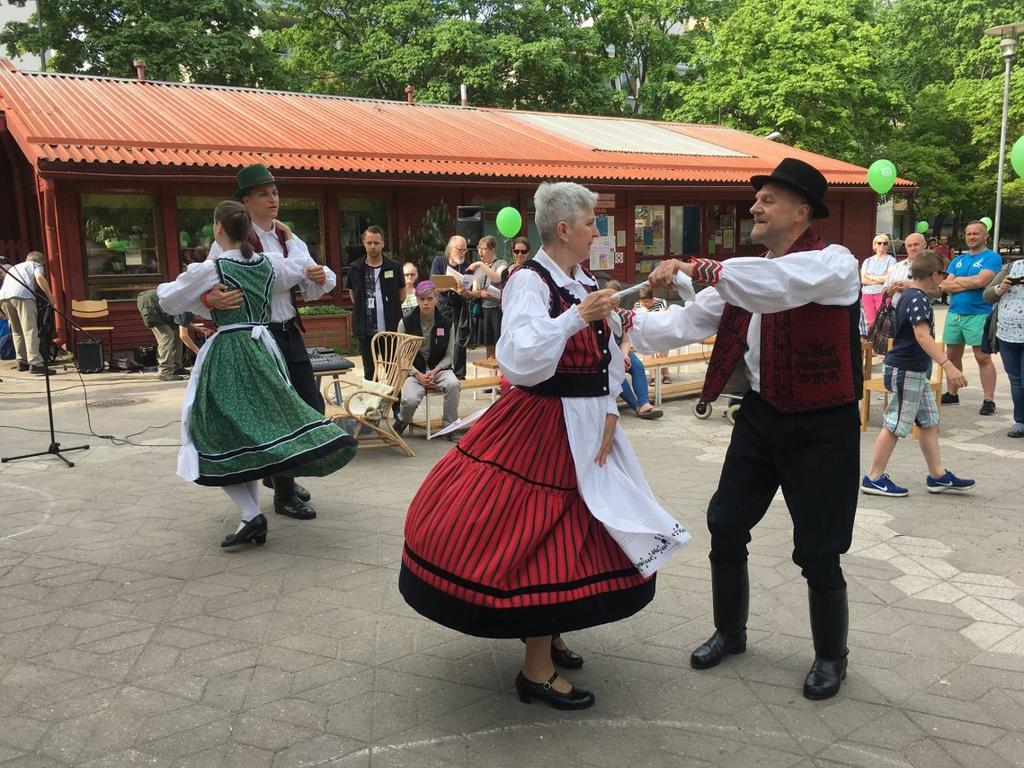 Keppihevostelu oli juhlien keskeinen ohjelmanumero.