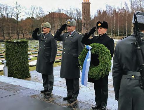 toiminta Kadettikunnan vuosipäivä Helsingissä ja Lahdessa Helsingin Hietaniemen hautausmaalla Kadettikunnan seppeleen laskivat eversti Jukka Jokinen (keskellä), eversti Timo Pöysti ja majuri Sami