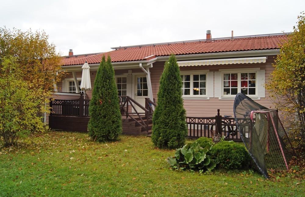 Rivitalo Järvenpää, Pietilä Kohdenumero 607049 5h,k,s, 96,0 m² Kov. 2003 Energialuokka G 2013 Mh. 244 000,00 Vh. 244 000,00 Jepuankatu 23. Jokaiselle oma huone eikä edes rappuja!