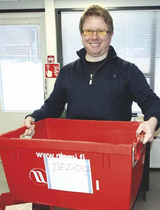 KESKUSTOIMISTO ALOITTI UUDISTUNEIN VOIMIN Toimittaja Jaakko Evonen on ottanut muutokset vastaan positiivisella asenteella. Mari Saarikoski.