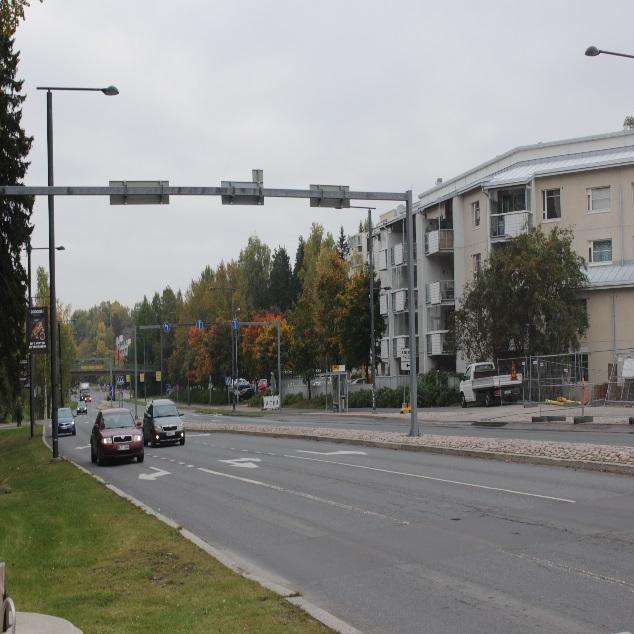 YLEISSUUNNITELMAT - RAJATORPANTIE Rajatorpantie on tällä hetkellä yksi Myyrmäen keskustaa rajaavista pääkaduista. Katu on nelikaistainen ja sillä on paljon joukkoliikennettä.