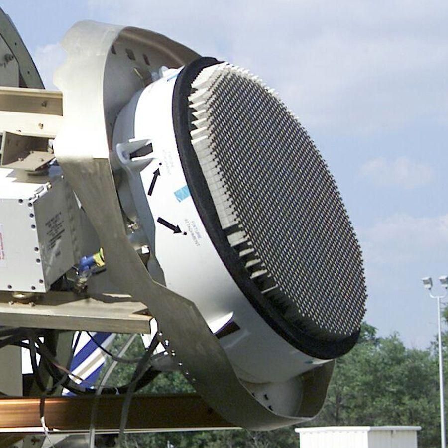edellä mainittua elektronista vaihesiirtoa (Northrop Grumman 2018; Kosola & Solante 2013: 175-176) Kuva 1.