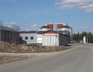 Biojäte Käyminen Tislaus Etanoli Käymistuote Jätevesi Biokaasulaitos Puhdistamo Kuva 5 13 Bioetanolin valmistuksen prosessikuvaus Laitoksella käytetään pesuihin ja ph:n säätöön natriumhydroksidia,