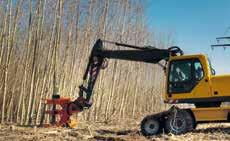 Woodcracker C energiapuunkorjuussa metsänreunassa.