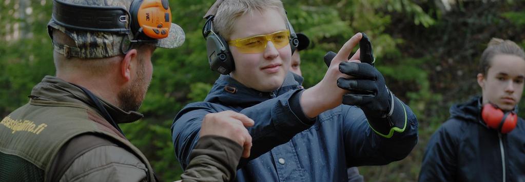STRATEGISET PAINOPISTEALUEET 26 Vastuullinen ja osaava jäsenistö Siitä olemme ylpeitä. Vastuullinen ja osaava jäsenistö syntyy koulutuksen, viestinnän ja nuorisotyön kautta.