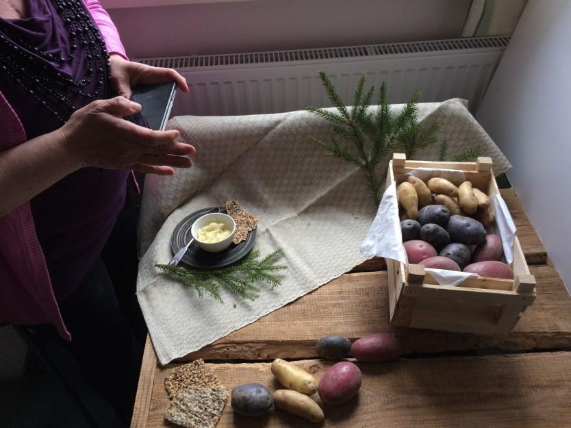 Nathalien parhaat kuvaus- ja stailausvinkit ruokavalokuvaukseen: Kuvaa aina luonnonvalossa, eli lähellä ikkunaa Älä koskaan suoraan auringonvaloon tai lampun/loisteputken alla Mieti mikä on kuvassa