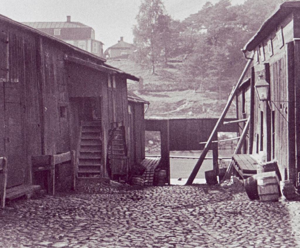 Kiveyset Sadeveden ohjaus Ohjeita Pihoilla voi paioin olla jopa satoja vuosia vanhoja iveysiä. Ensin ivettiin ajoporttien ja vaunuvajojen edustoja.
