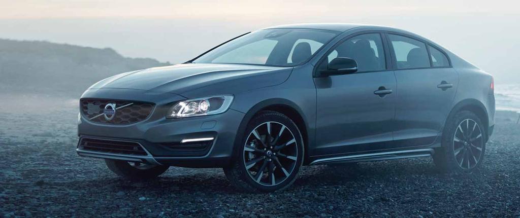 VOLVO S60 CROSS COUNTRY Summum Sisältää varustetaso Momentumin lisäksi seuraavat varusteet: Alumiinivanteet 17 Automaattisesti himmenevä taustapeili Digital mittaristo Sähkötoiminen kuljettajanistuin