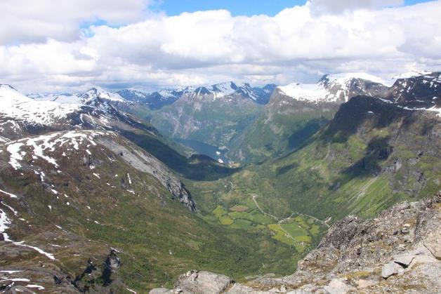 Norjan parhaita paloja Geiranger vuono Dalsnibba (1500 m meren pinnan yläpuolella) Peikonpolku (Trollstigen) Lofootit Gisken saari, jonne ajetaan pitkää tunnelia pitkin meren ali Preikesstolen