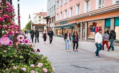 Kortteli on harvinainen kokonaisuus, jossa on vanhan lumoa ja ripaus taiteellisuutta.