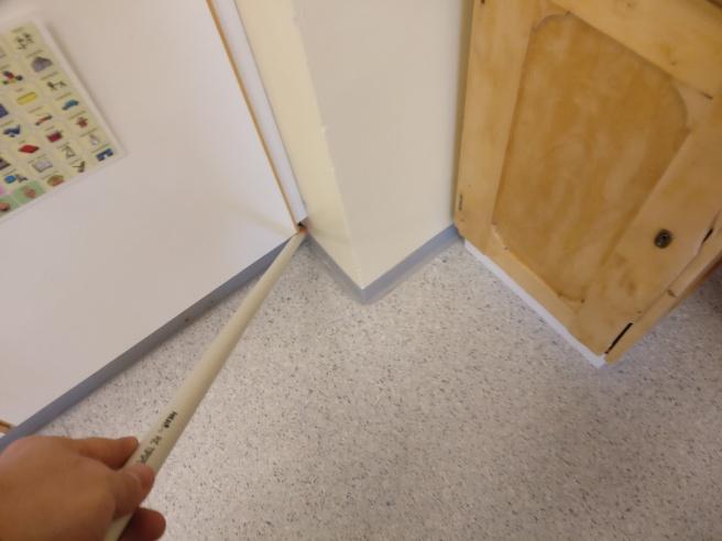 T9066-02 TUTKIMUSRAPORTTI 9 / 21 Alapohjarakenteen tiiveyttä ja mahdollisten epäpuhtauksien kulkeutumista sisäilmaan arvioitiin merkkiainemittauksen avulla.