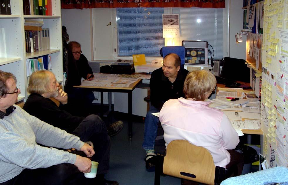 Kuva 5. TÄHTInfo projektimme tieteellisenä johtajana toimii informaatioteknologiasta väitöskirjaansa valmisteleva Lapin yliopiston kehittämispäällikkö Ilkka Kamaja (toinen vasemmalta).
