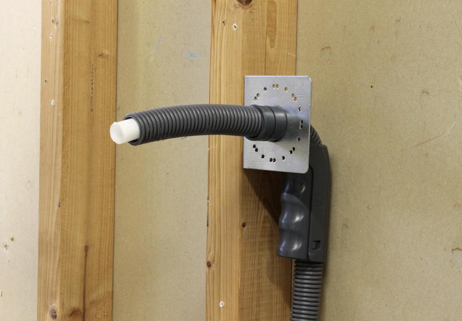 puurakenteiseen lattiaan tai seinään ym.