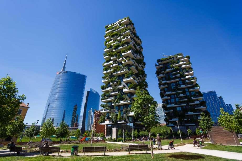 Bosco Verticale Milanon kaupungissa olevat, vuonna 2014 valmistuneet tornitalot ovat 18- ja