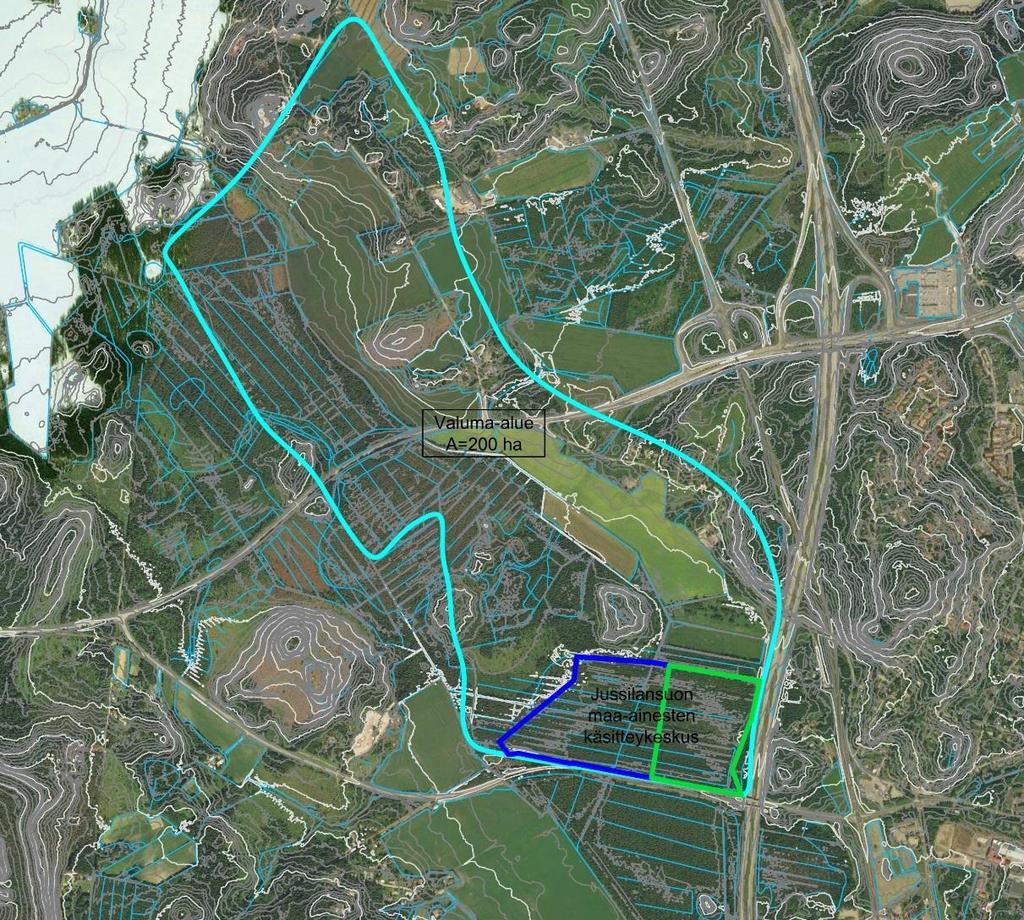Kuva 5. Hankealueen yläpuolisen valuma-alueen (turkoosi rajaus) pinta-ala hankealue huomioiden on 200 hehtaaria.