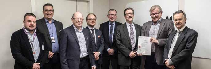 Vapo lämmöntoimittajaksi Vekaranjärvelle Kuva: Annikki Laisto Sopimuksen allekirjoitustilaisuudessa Tomi Suomalainen (Senaatti-kiinteistöt), Mika Hillu (Vapo), Markus Hassinen (Vapo), Jari