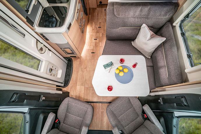 HYMER B-Klasse ModernComfort T ihastuttaa optimaalisine tilasuunnitteluineen ja antaa raikkaan tilantunteen.