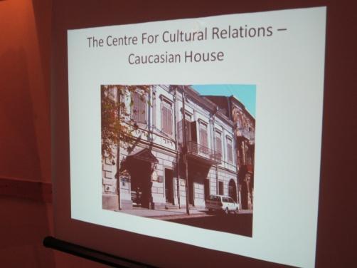 Iltäpävällä vierailimme kansalaisjärjestössä Caucasian House:ssa, jossa Giorgi Kansashvili kertoi Georgian kansalaistoiminnasta ja sen haasteista.