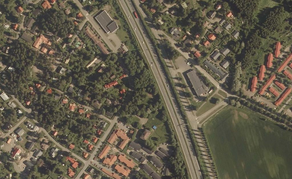Aluerajaus ortoilmakuvassa. 2.2.2 Maanomistus Asemakaavan muutosalueella sijaitsevat korttelin 102 tontit 7, 8 ja 9 ovat yksityisomistuksessa.