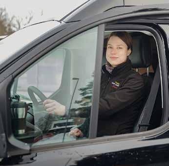 www.carsport.fi Vuoden Taksiammattilainen 2017 Kari Kivioja hankki Ford Transit Customin, kun oli pakko. Kuljettaja Janni Yli-Vainio on vaihdokseen tyytyväinen.