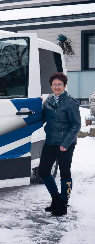 www.carsport.fi Paula Markko Taksiyrittäjä vuodesta 2003 Kalusto: 2 x Volkswagen Crafter, molemmat Carsportin varustelemia Uusi auto: Volkswagen Crafter, 2.