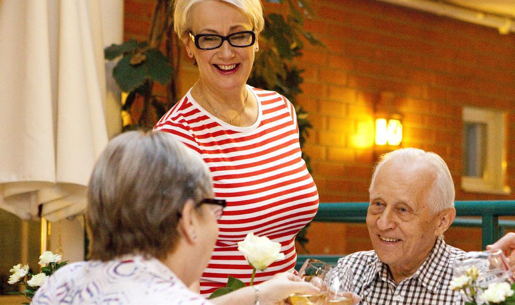 MUNKKINIEMI Kodikasta elämää kaikilla mukavuuksilla Saga Munkkiniemi on upea palvelutalo, joka tarjoaa senioreille huipputason asumista, palveluita ja turvallisuutta tyylikkäässä ympäristössä.