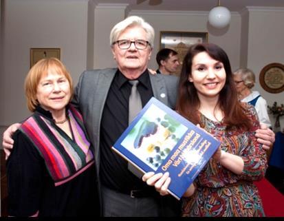 Liitto järjesti lehdistölle tiedotustilaisuuden ruokakirjan ilmestymisen yhteydessä joulukuussa. Kuvassa vasemmalta Aulikki Lundgren, Voitto Visuri ja Laura Santala.