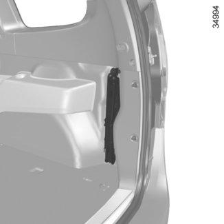 TYÖKALUT 1 2 2 5 4 1 3 4 Työvälineiden saanti Työvälineet sijaitsevat tavaratilassa. Työkalut ovat automallikohtaisia. Tunkki 1 Avaa mutteri 5 käyttääksesi tunkkia.