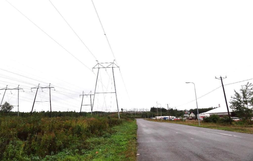 Nykyiselle johtoalueelle sijoitettuna on yksi nykyisistä 110 kilovoltin voimajohdoista