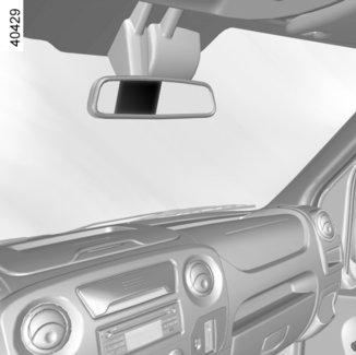 Huomautus: varmista, ettei peruutuskamera ole pimeänä (likainen, kurainen, luminen, huurtunut jne.). Huomautus: automallikohtaisesti voit säätää tiettyjä asetuksia multimedianäytöstä 3.