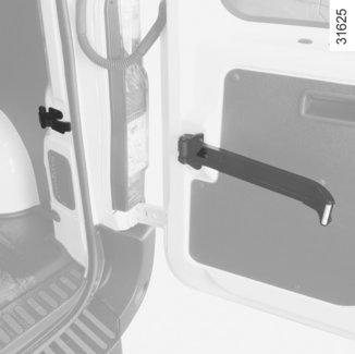 TAKAOVET (1/2) 1 2 4 1 5 6 3 7 Avaaminen ulkopuolelta Avaa lukko 1 avaimella tai kaukosäätimellä tai handfree-pääsyn lähetin-vastaanotinta käyttäen painamalla painiketta 3.