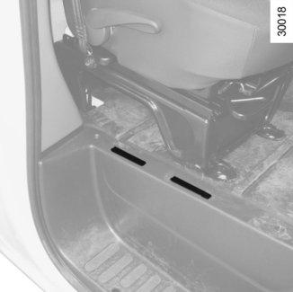 AUTOJEN TUNNUSKILVET (2/2) B C
