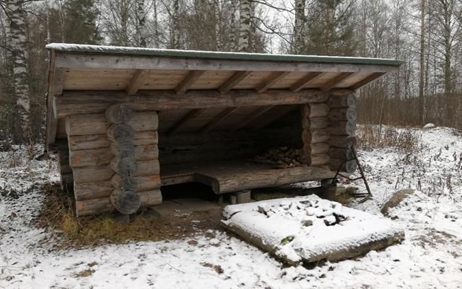 13 Kyyhkylän laavu Sijainti: Kyyhkyläntie 6A, Kyyhkylä, Mikkeli. Kävelymatkaa lähimmältä merkityltä parkkipaikalta noin 0,5km. Koordinaatit: 61 37.988 N, 27 17.