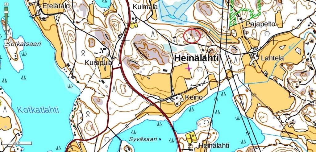 132 E Parkkitila: tien varressa on levennys, jossa reilusti parkkitilaa. Polttopuut: puuliiteri. Esteettömyys: parkkipaikalta kävelymatkaa 50m.